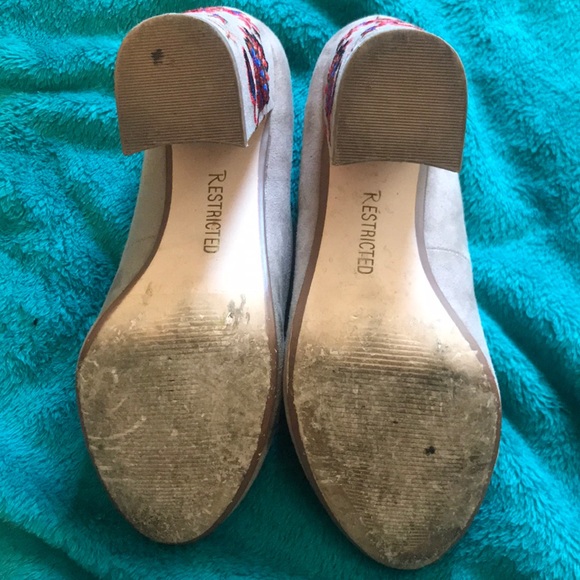 Restricted High Heels - Picture 2 of 4